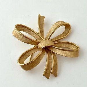 Gold Trifari Ribbon Brooch